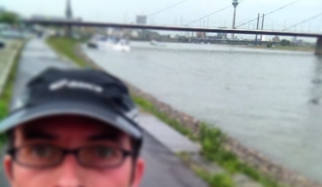 #zufussinsbüro am #Rhein entlang #Düsseldorf #runtowork #türmchenfanclub