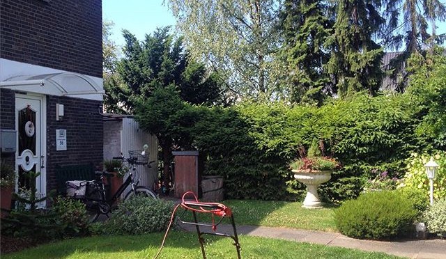 Zuhause ist, wo man samstags den Rasen mäht. #DHPzuhause #Stadtteilchallenge #Itter