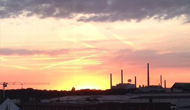 #Sonnenuntergang über #Henkel #düsseldorf #Holthausen #Reisholz #nofilter