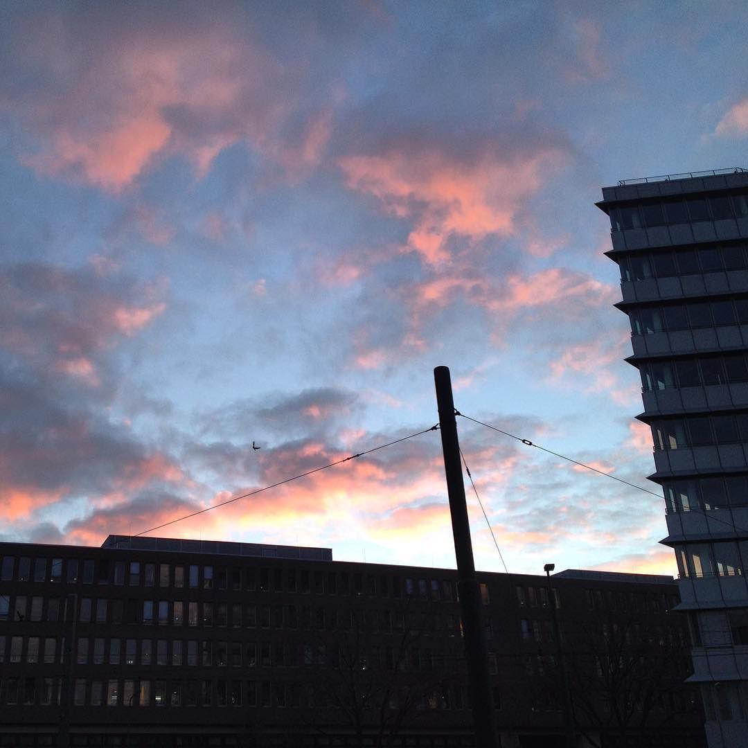 #Wolken über #Grafenberger Allee #Düsseldorf Wünsche euch eine schöne Woche!